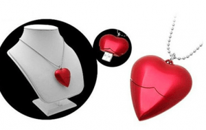 Įdomios ir originalios Valentino dienos dovanos /7 - širdelės formos pakabukas usb