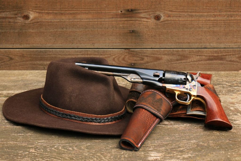 Sausio 10 d. 1862 m. mirė Samuel Colt (Samuelis Koltas), ginklų išradėjas, kurio vardu pavadintas revolveris.