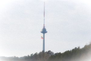 Sausio 13 dieną 1991 m. sovietų kariuomenė Vilniuje jėga užgrobė Televizijos bokštą bei Lietuvos radijo ir televizijos pastatą.