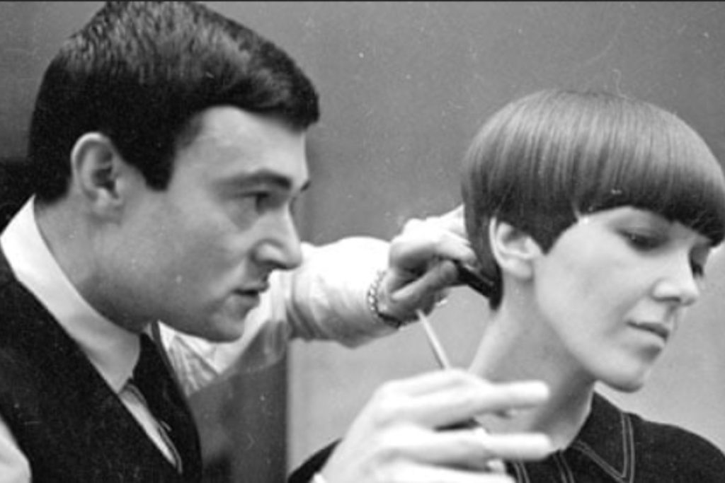 Sausio 17 d. 1928 m. gimė žymus Londono kirpėjas bei stilistas Vidal Sassoon