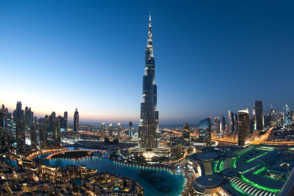 2010 m. šeichas Mohammad bin Rashed al-Maktoum (Mohamadas bin Rašidas Maktumas), Dubajaus valdovas ir JAE premjeras, oficialiai atidarė aukščiausią pasaulyje pastatą „Burj Khalifa“