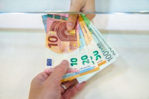 2002 m. įsigaliojo oficialus fiksuotas lito kursas su euru, kuris yra 3,4528 lito už 1 eurą.