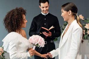 Vasario 12 d. 2013 m. Prancūzijos Nacionalinė asamblėja balsų dauguma pritarė įstatymui, įteisinančiam homoseksualių asmenų santuokas