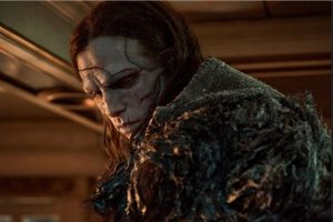 „Frankenstein“ (2025) - aistringa mokslininko ambicija ir jo kūrinio tragedija. Kaip šį filmą vertina kino kritikai bei žiūrovai?