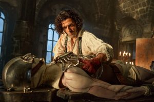 „Frankenstein“ (2025) - aistringa mokslininko ambicija ir jo kūrinio tragedija. Kaip šį filmą vertina kino kritikai bei žiūrovai?