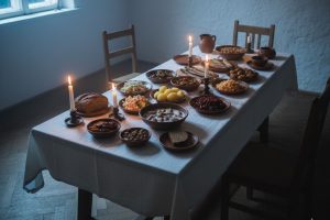 Kūčių burtai - subtilūs ateities ženklai. Kokie vis dar praktikuojami Lietuvoje bei kitose šalyse?