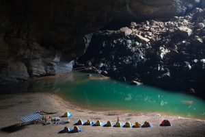 Šon Dungas (Son Doong) Vietname – urvas, turintis savo nuosavas džiungles ir debesų sistemą